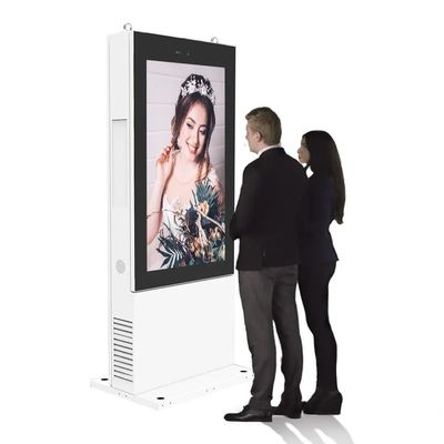 Écran d'affichage publicitaire extérieur haute luminosité avec niveau de protection IP65 et large plage d'humidité de fonctionnement